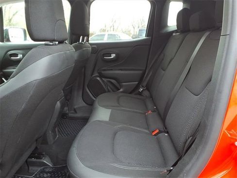 Used 2023 Jeep Renegade Altitude w/ Sun/Sound Group image 9