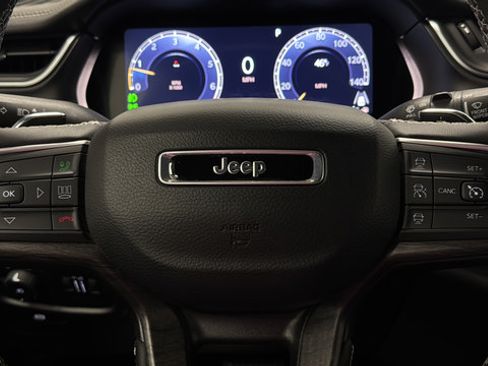 Certified 2024 Jeep Grand Cherokee Limited w/ Luxury Tech Group II AWD/4WD image 15