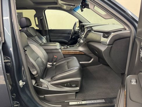 Used 2019 Chevrolet Suburban LT AWD/4WD image 30