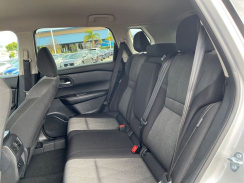 Used 2025 Nissan Rogue SV FWD image 28