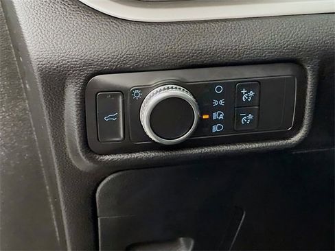 Used 2021 Ford Explorer XLT image 11