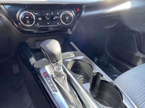 Used 2025 Chevrolet Trax LT w/ Driver Confidence Package FWD image 40