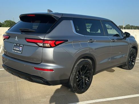Used 2022 Mitsubishi Outlander SE FWD image 13