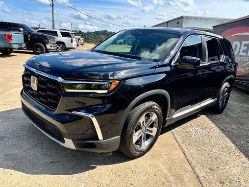 Used 2025 Honda Pilot EX-L image 3