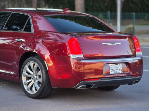 Used 2018 Chrysler 300 Touring w/ Chrome Appearance Package RWD image 38