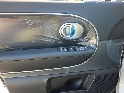 New 2026 Hyundai Ioniq 9 SE image 8