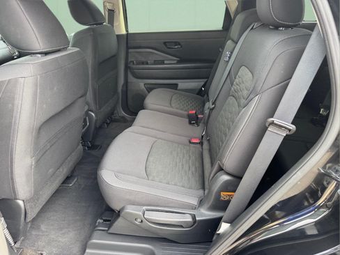 Used 2025 Nissan Pathfinder SV AWD/4WD image 13