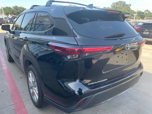 Used 2020 Toyota Highlander Limited FWD image 6