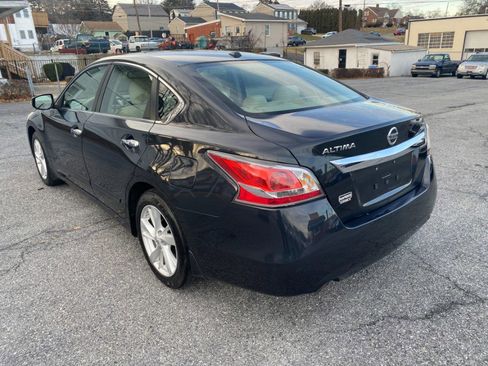 Used 2015 Nissan Altima 2.5 SV w/ Convenience Package image 3