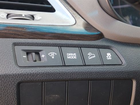 Used 2018 Hyundai Santa Fe Sport FWD image 16