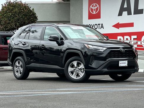 Used 2025 Toyota RAV4 XLE FWD image 8