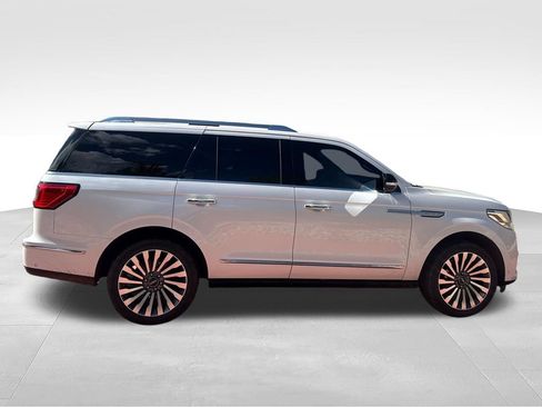 Used 2018 Lincoln Navigator Reserve w/ Technology Package AWD/4WD image 9