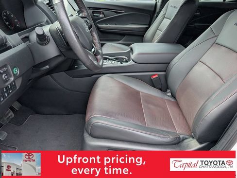 Used 2025 Honda Ridgeline Black Edition image 9