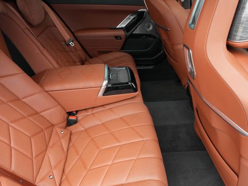 Certified 2023 BMW 760i xDrive w/ Luxury Rear Seating Package image 36