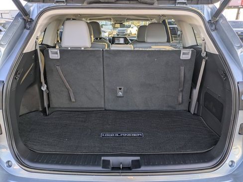 Used 2020 Toyota Highlander XLE image 12