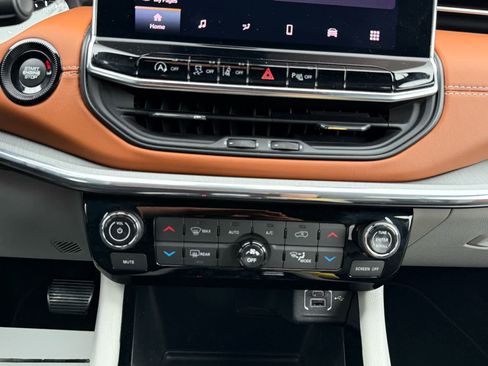 Used 2024 Jeep Compass Limited image 21