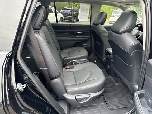 Used 2026 Toyota Grand Highlander AWD image 11