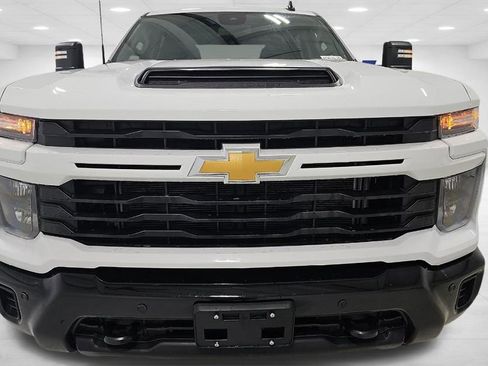 Used 2025 Chevrolet Silverado 2500 Custom w/ Custom Value Package image 2