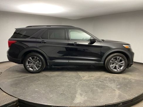 Used 2021 Ford Explorer XLT w/ Equipment Group 202A image 9