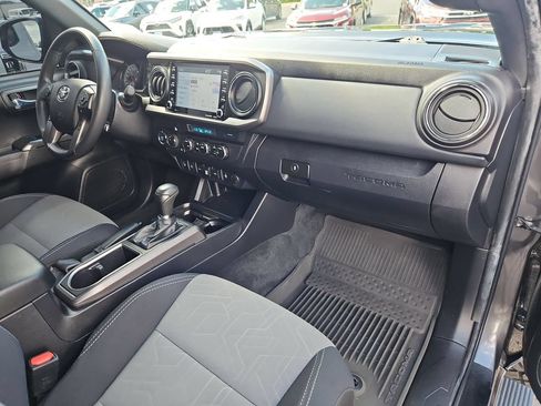 Used 2022 Toyota Tacoma TRD Off-Road w/ Technology Package AWD/4WD image 29