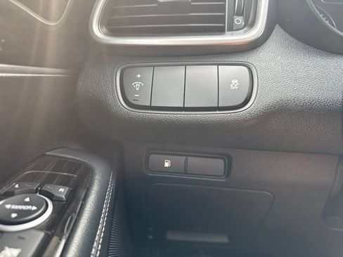 Used 2019 Kia Sorento L FWD image 21