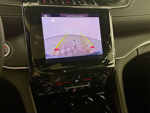 New 2025 Jeep Grand Cherokee Altitude image 15