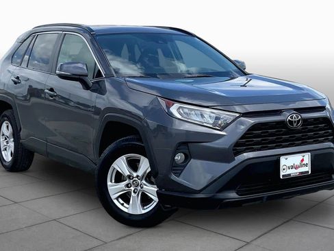 Used 2021 Toyota RAV4 XLE FWD image 3