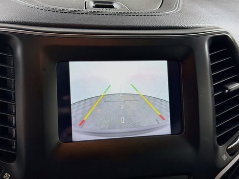 Used 2019 Jeep Cherokee Latitude Plus FWD image 21