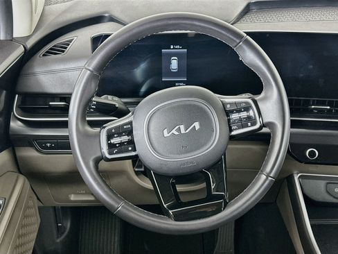 Used 2025 Kia Carnival FWD image 18