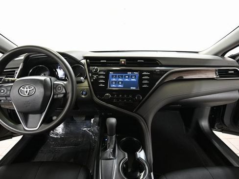 Used 2019 Toyota Camry LE image 2