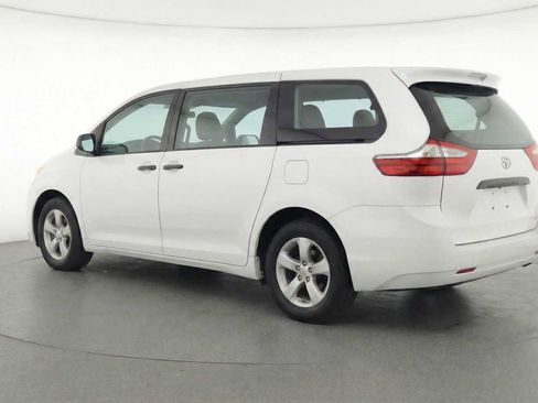 Used 2013 Toyota Sienna L image 6