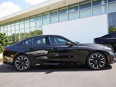 New 2027 BMW 550e xDrive w/ Executive Package AWD/4WD image 4