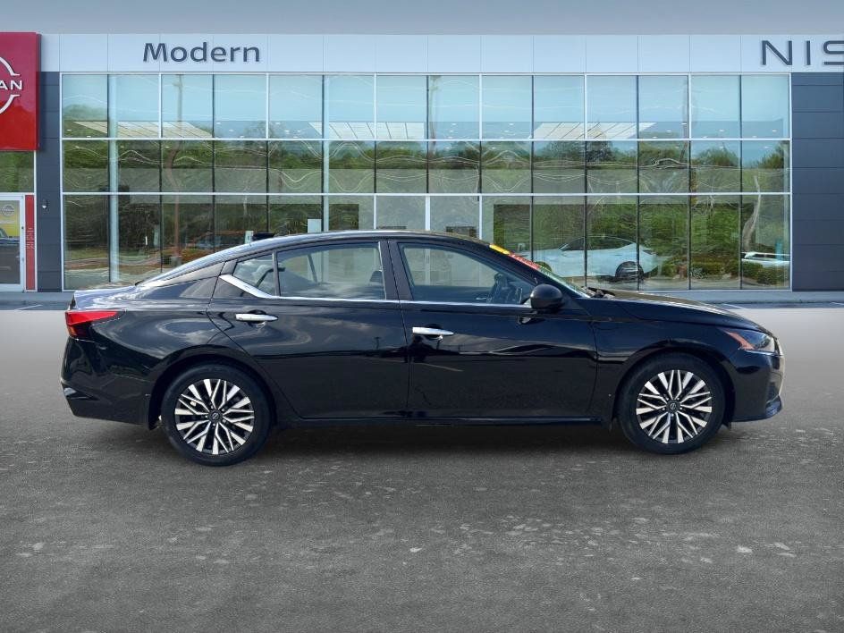 Certified 2024 Nissan Altima 2.5 SV FWD image 4