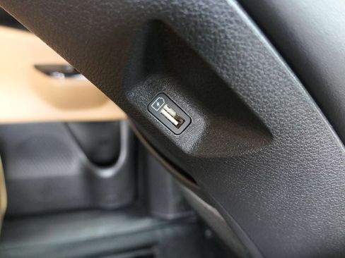 Used 2024 Kia Carnival EX FWD image 28
