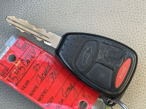 Used 2005 Chrysler 300 Touring image 25