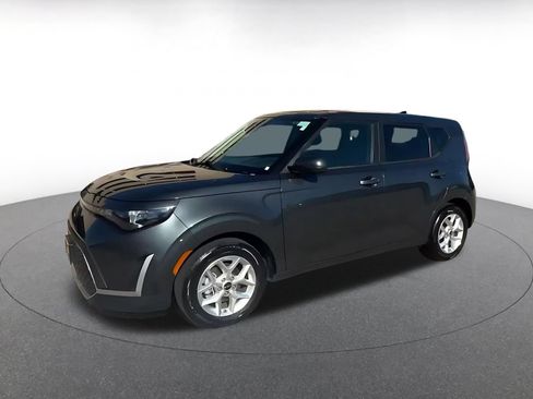 Used 2025 Kia Soul LX w/ LX Technology Package FWD image 8