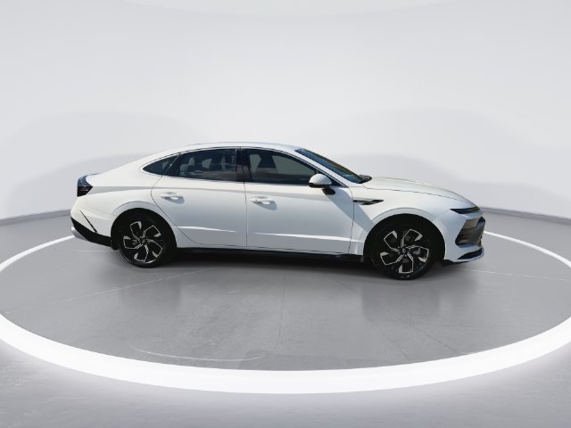 Certified 2025 Hyundai Sonata SEL AWD/4WD image 9