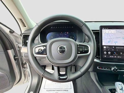 Used 2025 Volvo XC90 B5 Plus image 41