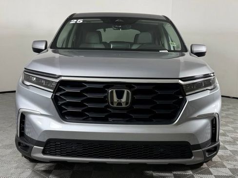 Used 2025 Honda Pilot EX-L image 11