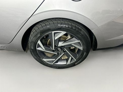 Used 2025 Hyundai Elantra SEL FWD image 11