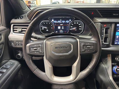 Used 2021 GMC Yukon XL Denali w/ Denali Premium Package AWD/4WD image 27