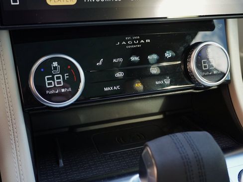 Used 2025 Jaguar F-PACE R-Dynamic S image 24