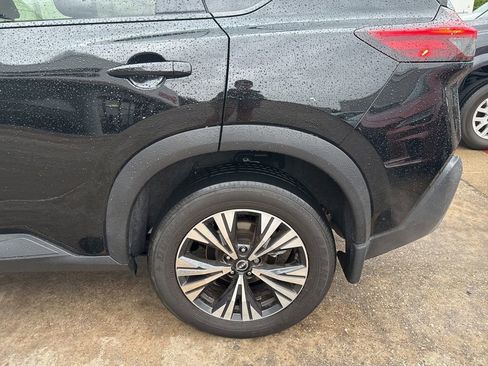 Used 2023 Nissan Rogue SV FWD image 14