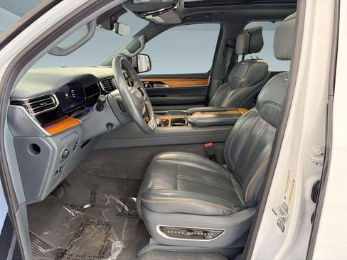 Used 2022 Jeep Grand Wagoneer Series II w/ Convenience Group III AWD/4WD image 5