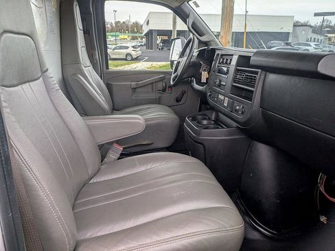 Used 2018 GMC Savana 3500 Extended w/ Driver Convenience Package image 22