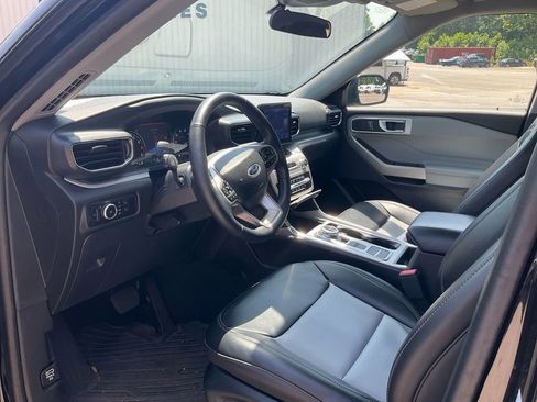 Used 2024 Ford Explorer XLT w/ Equipment Group 202A RWD image 15