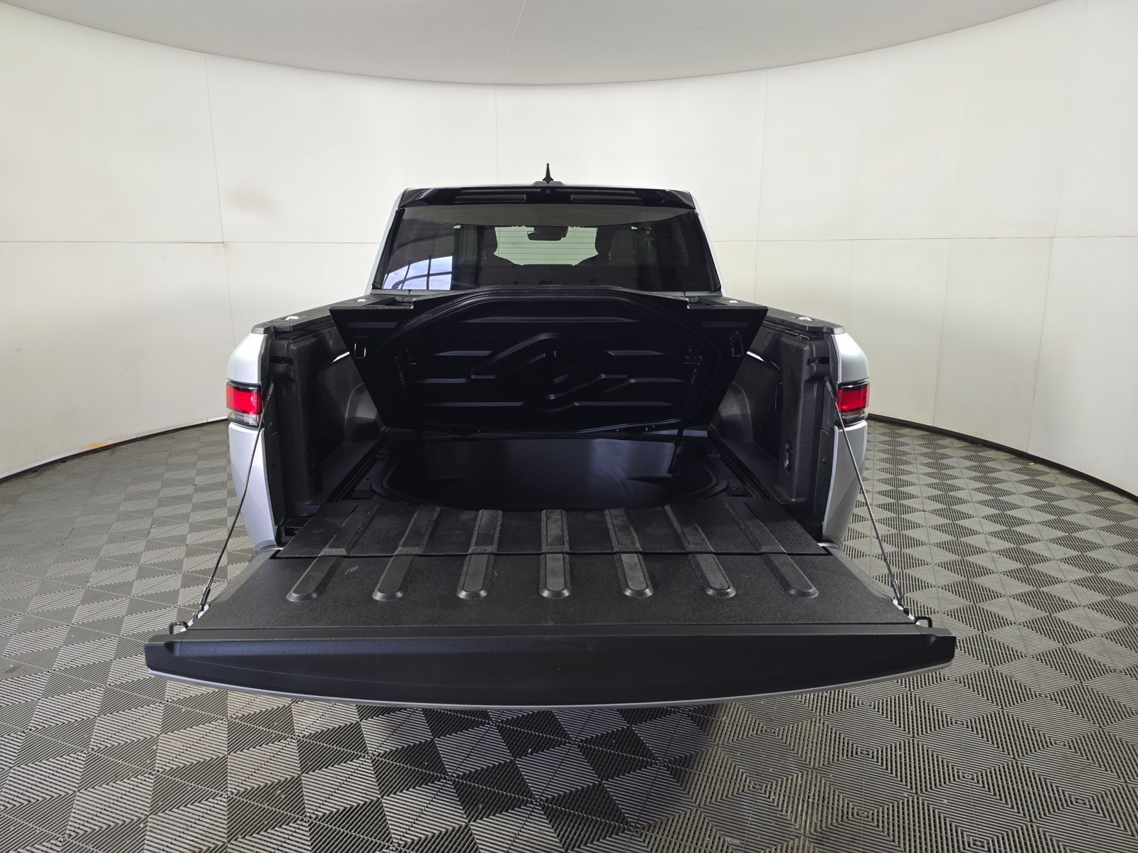 Used 2023 Rivian R1T Adventure Quad AWD/4WD image 15
