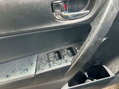 Used 2019 Toyota Corolla XSE FWD image 11