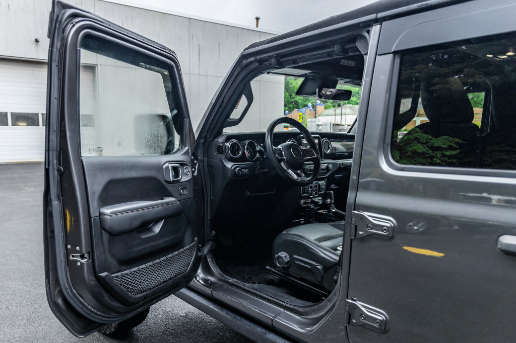 Used 2022 Jeep Wrangler Unlimited Rubicon w/ Dual Top Group AWD/4WD image 26