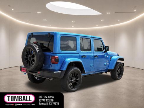 Used 2024 Jeep Wrangler Unlimited Sahara w/ Technology Group AWD/4WD image 7